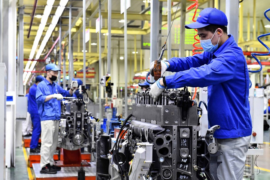 China's industrial profits surge 66.9 pct in H1